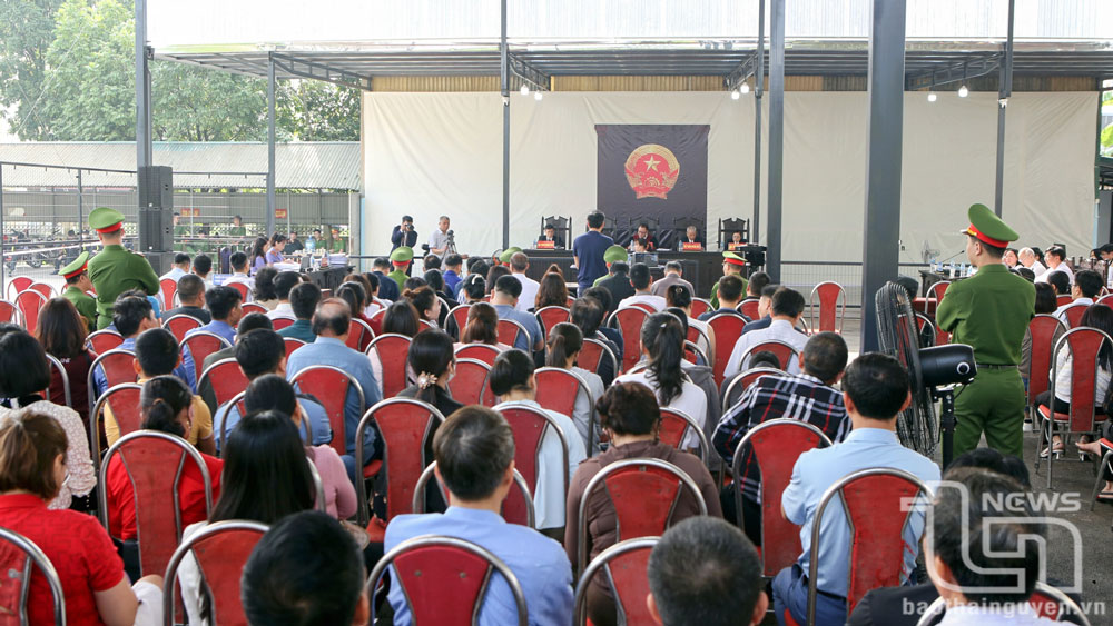 Phiên tòa xét xử.