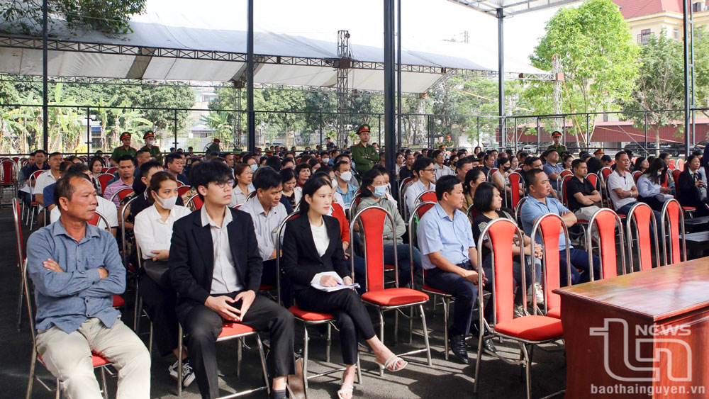 Đông đảo bị hại có mặt tại Phiên tòa.