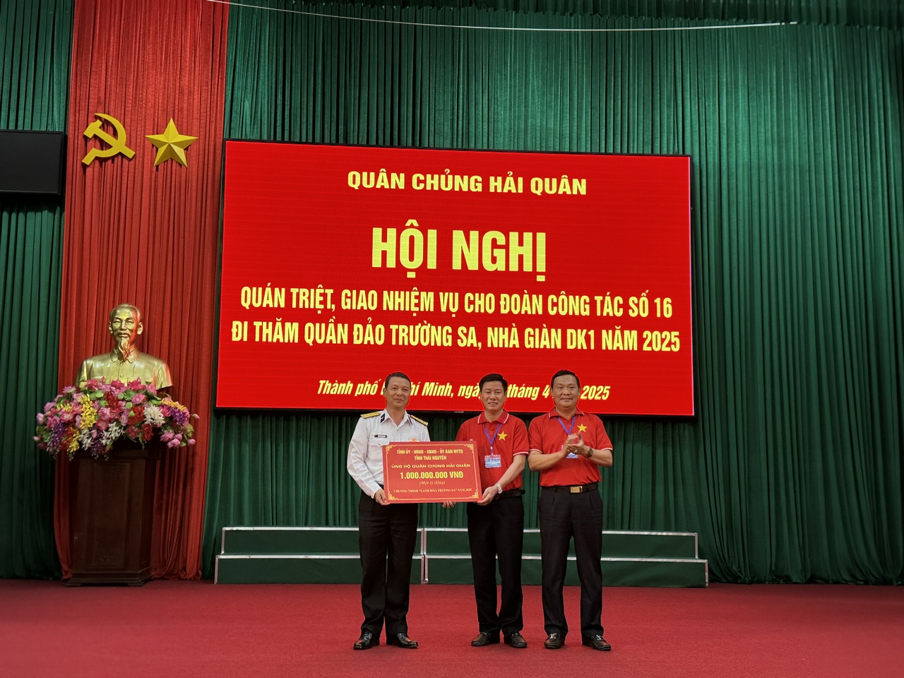 Thái Nguyên dành tặng 1 tỷ đồng cho quân, dân huyện đảo Trường Sa và Nhà giàn DK1