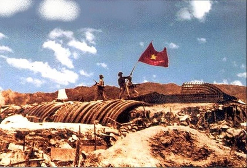 “Chín năm làm một Điện Biên”