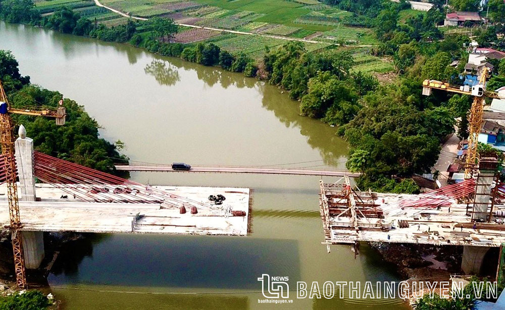 Huy động tổng lực hoàn thành cây cầu lớn nhất Thái Nguyên