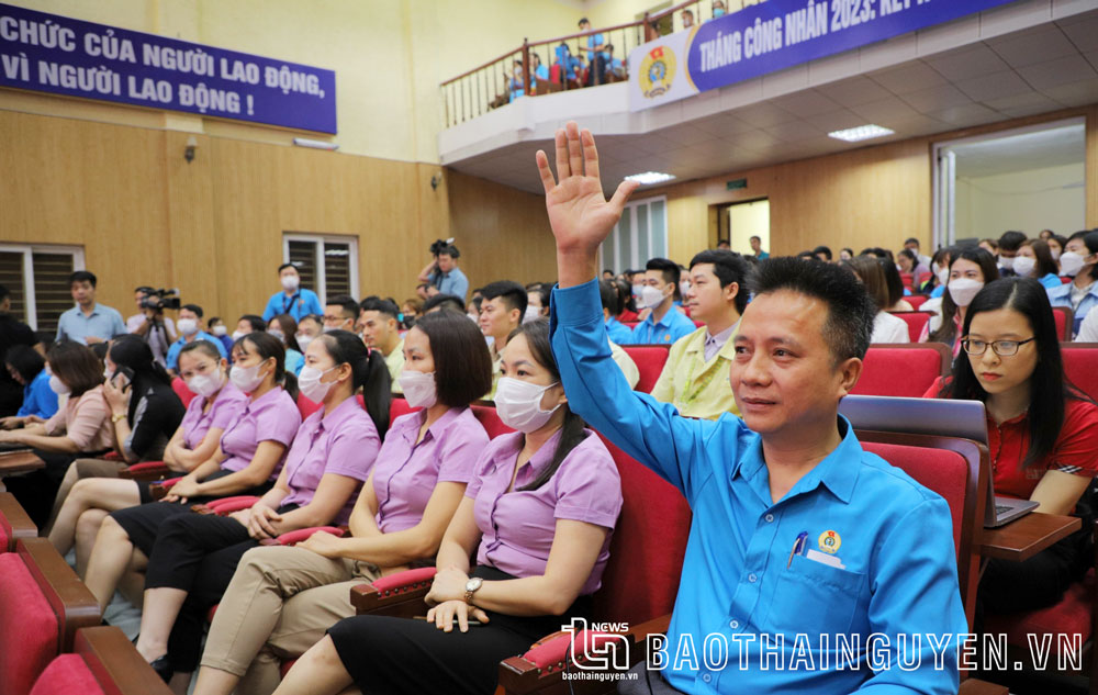 Tham dự Hội nghị đối thoại có 350 đại biểu đại diện cho công nhân, viên chức, người lao động trên địa bàn tỉnh.