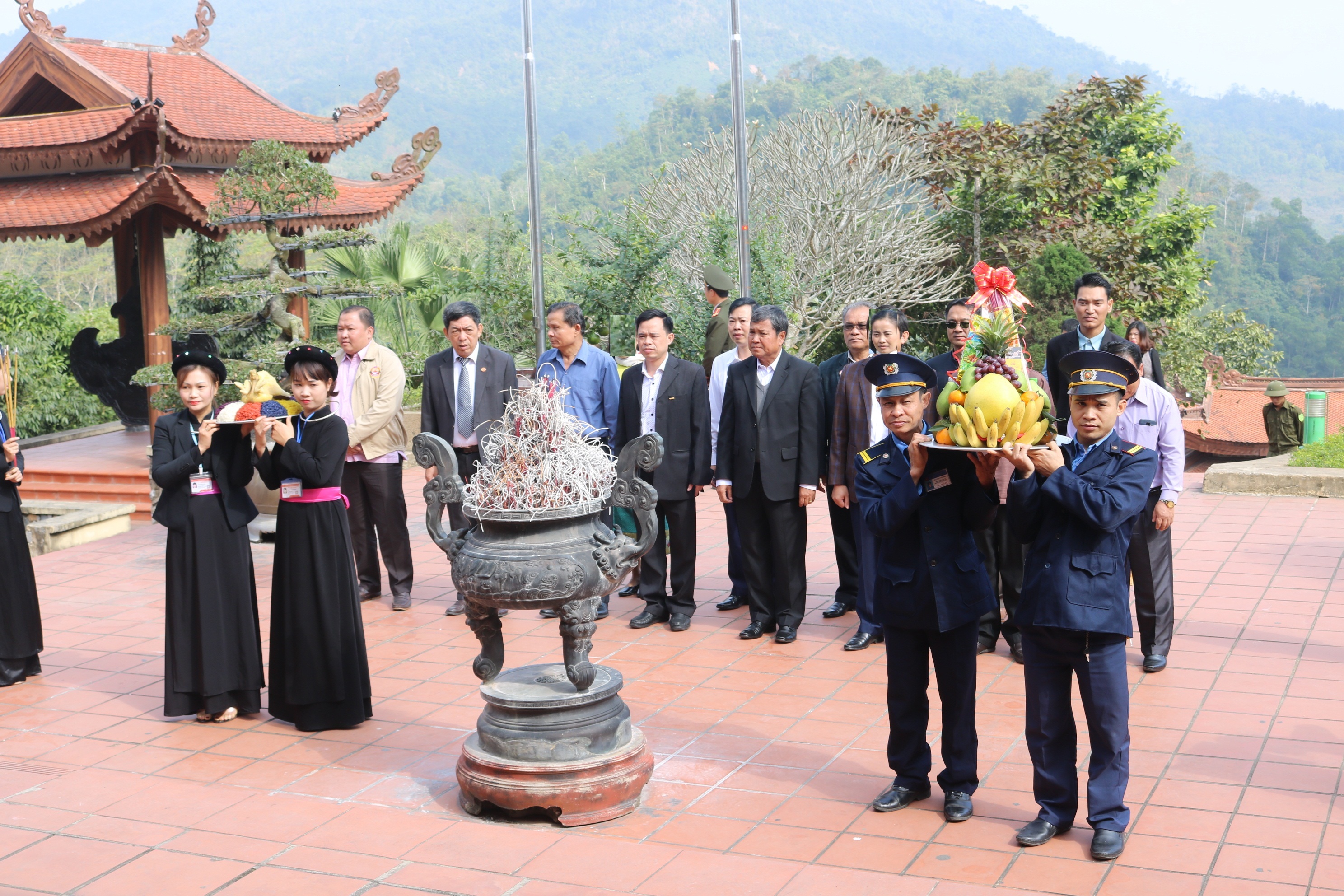 Nhà Tưởng niệm Chủ tịch Hồ Chí Minh mở cửa đón tiếp hàng trăm đoàn khách trong nước, quốc tế/năm.