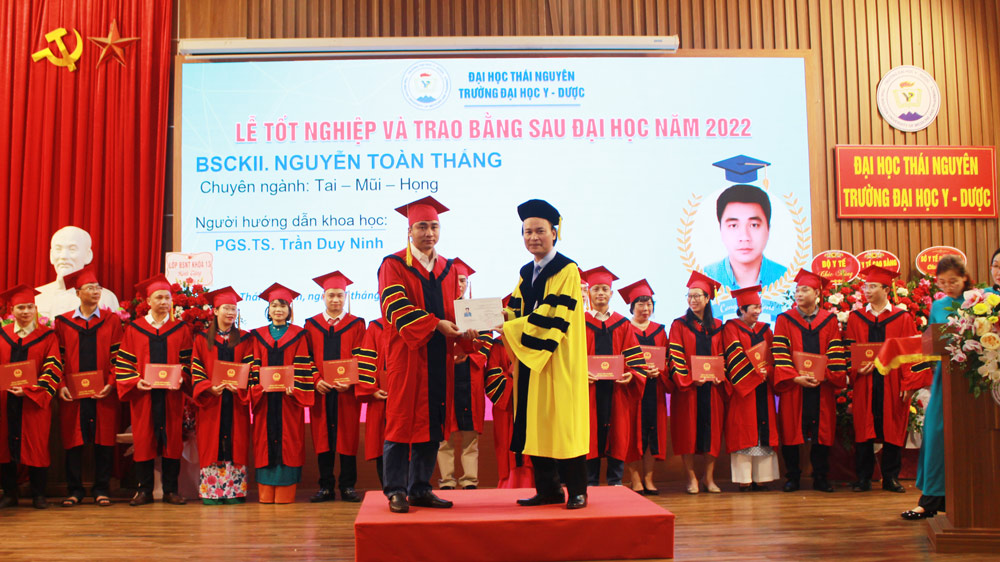 Trường Đại học Y - Dược: 282 học viên sau đại học được nhận Bằng tốt nghiệp
