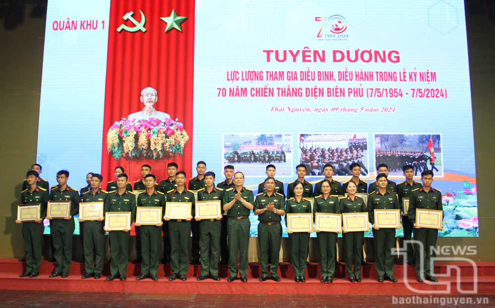 Tuyên dương lực lượng tham gia Lễ kỷ niệm 70 năm Chiến thắng Điện Biên Phủ