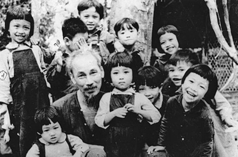 Chủ tịch Hồ Chí Minh - Tấm gương sáng ngời của tinh thần tự học suốt đời