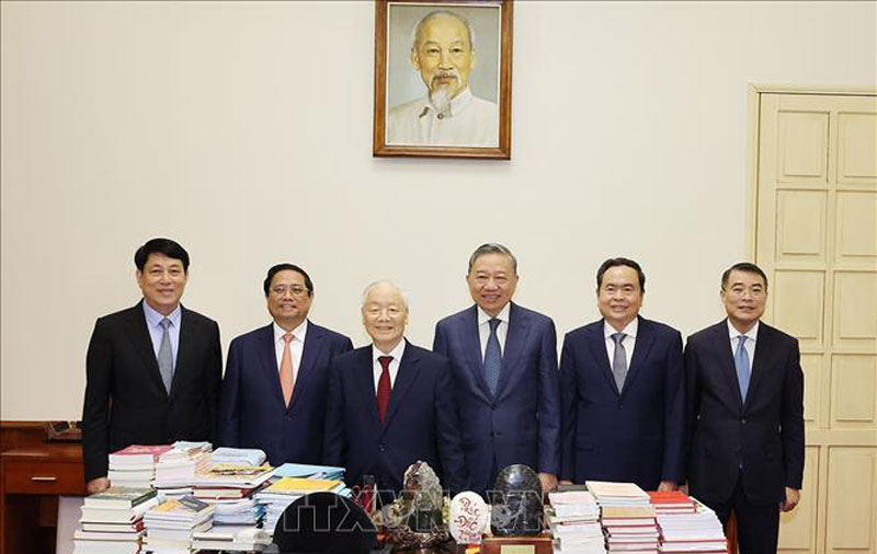 Thông báo kết quả làm việc cuộc họp lãnh đạo chủ chốt