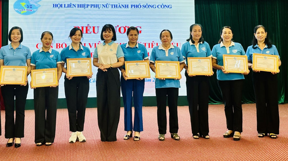 Tư vấn, giới thiệu việc làm cho gần 1.600 lao động nữ