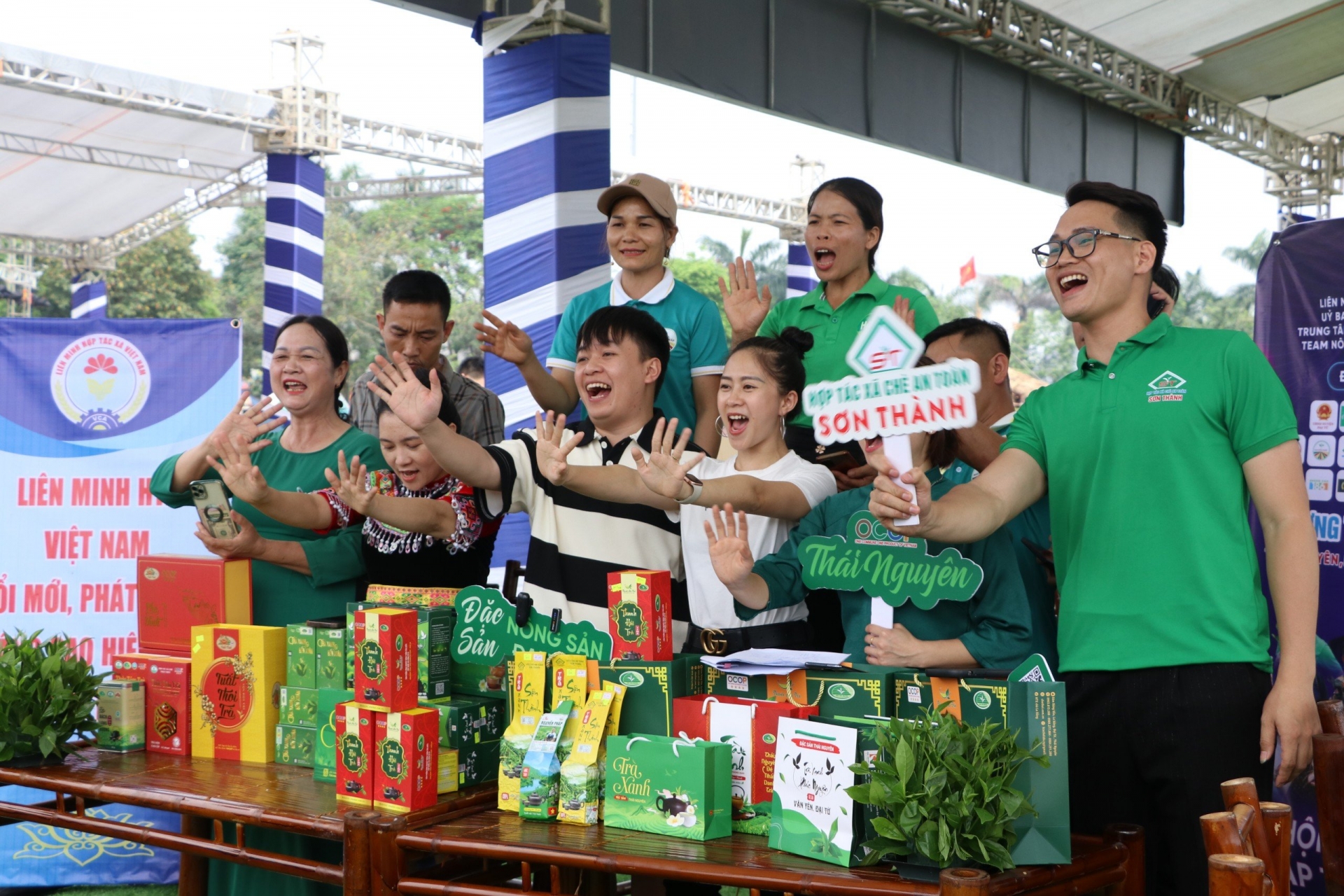Liên minh Hợp tác xã tỉnh phối hợp với Team Nông sản đặc sản Thái Nguyên tổ chức livestream “Lễ hội Trà Đại Từ và nông sản tỉnh Thái Nguyên”.