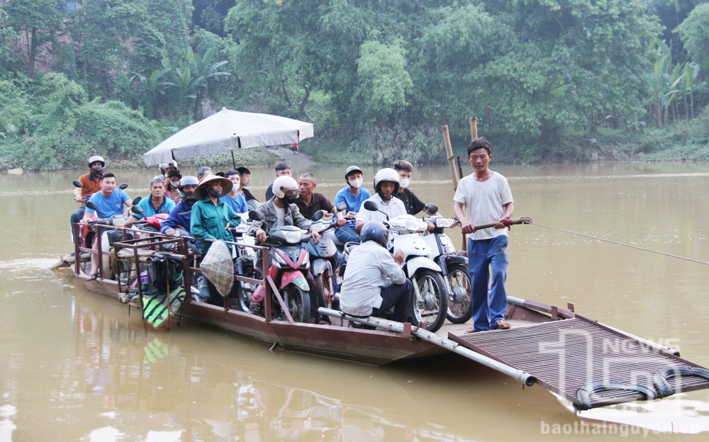Chông chênh trên các chuyến đò