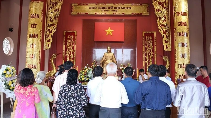 Kiều bào ở nước ngoài một lòng hướng về đất nước