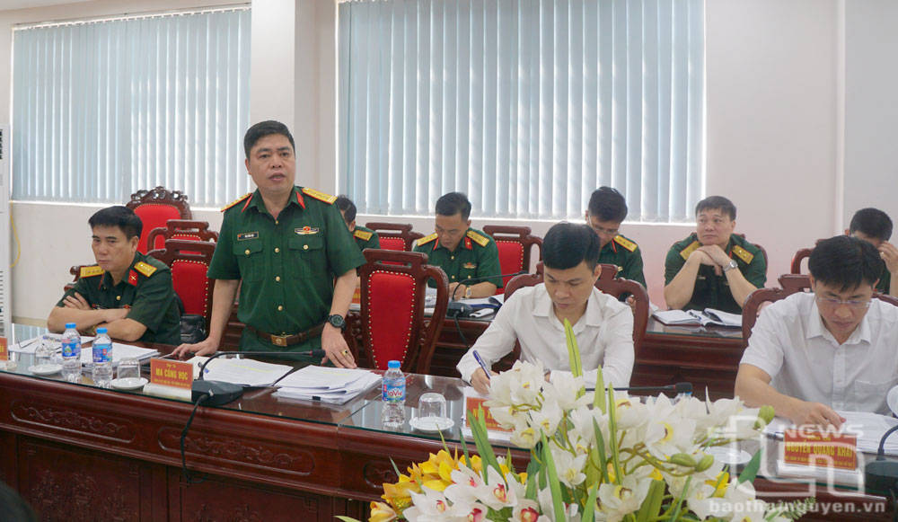 Thành viên Ban Chỉ đạo nêu ý kiến tại Hội nghị.