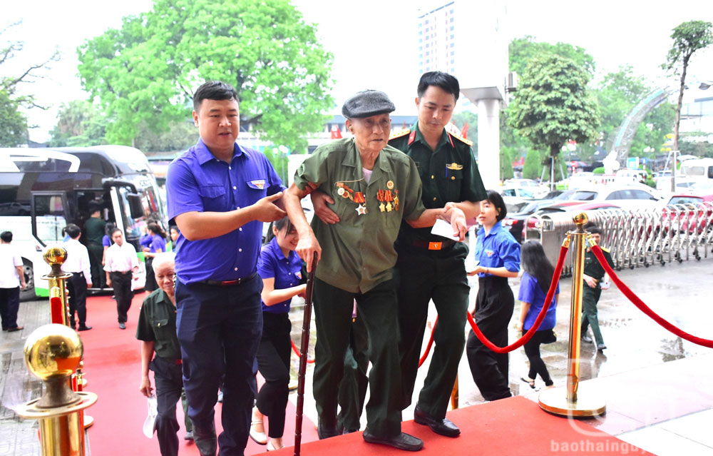  Phát huy truyền thống "Uống nước nhớ nguồn"