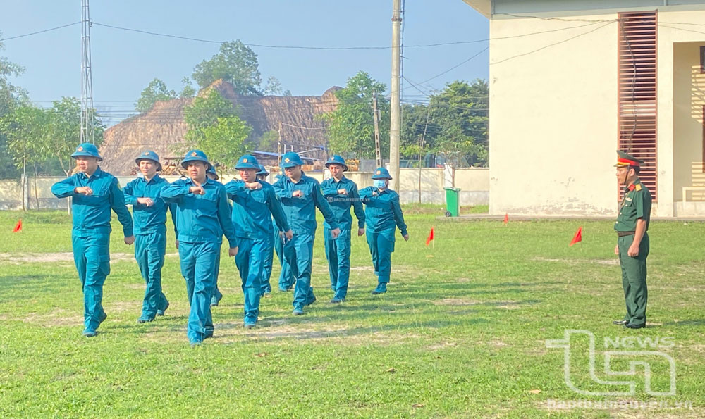 Gắn thi đua với thực hiện nhiệm vụ huấn luyện 