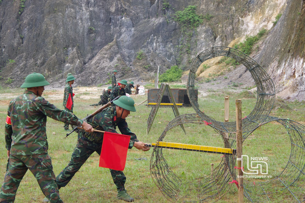 Trung đoàn 832: Hoàn thành tốt nội dung "3 tiếng nổ" của chiến sĩ mới