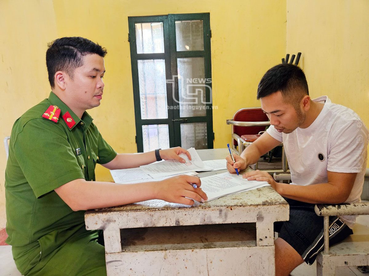 Tạm giữ đối tượng chiếm đoạt tài liệu của cơ quan, tổ chức