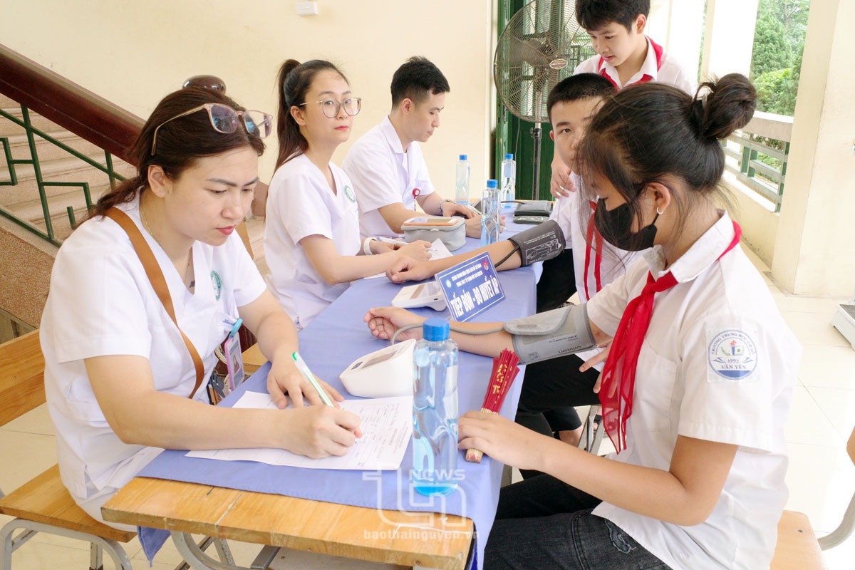 Trao học bổng trị giá gần 170 triệu đồng cho học sinh nghèo 
