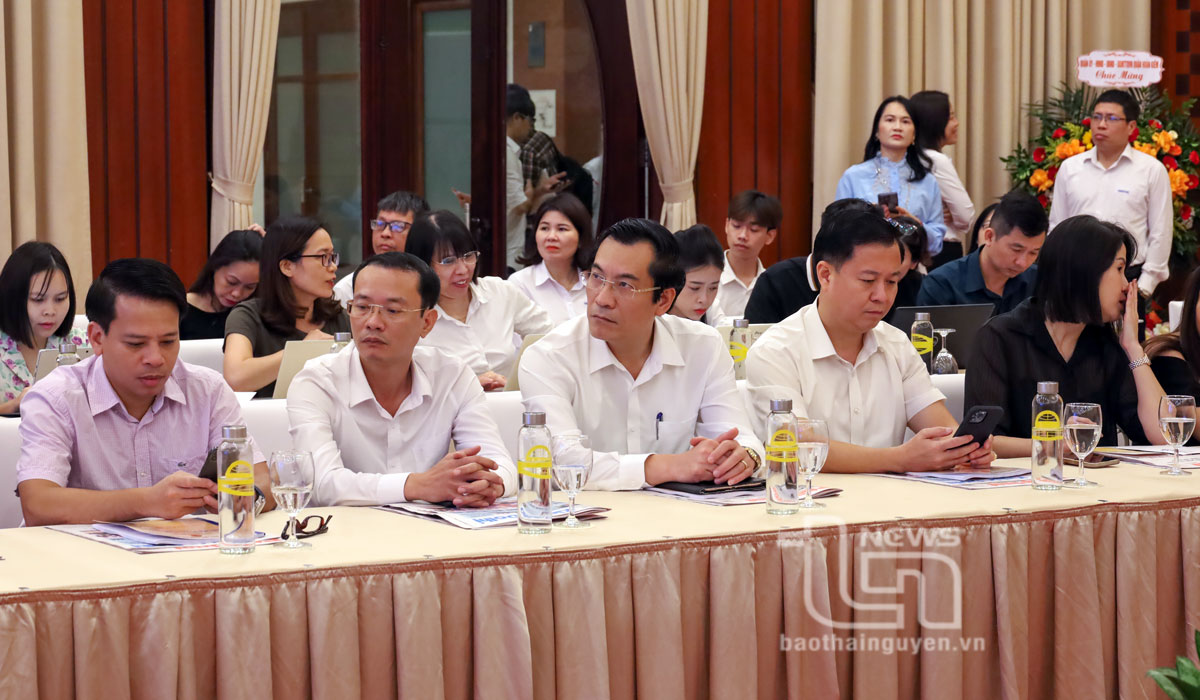 Lãnh đạo Báo Thái Nguyên tham gia Diễn đàn