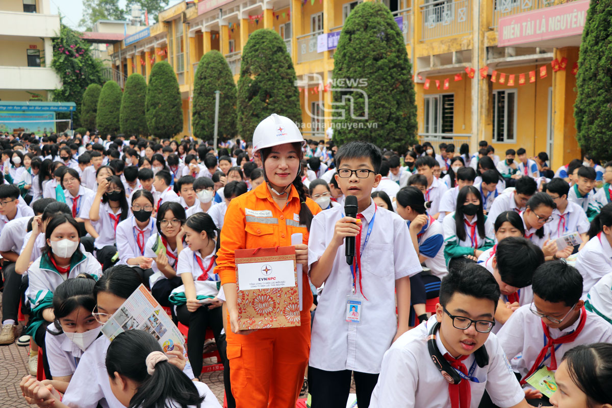 Tuyên truyền tiết kiệm điện trong mùa nắng nóng