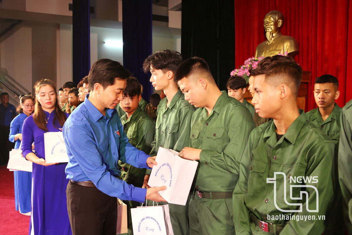 Chú trọng bồi dưỡng lý tưởng cách mạng cho thế hệ trẻ