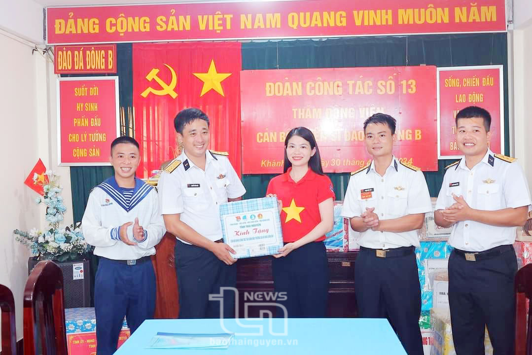 Hơn 4.500 lá thư được gửi đến chiến sĩ Trường Sa