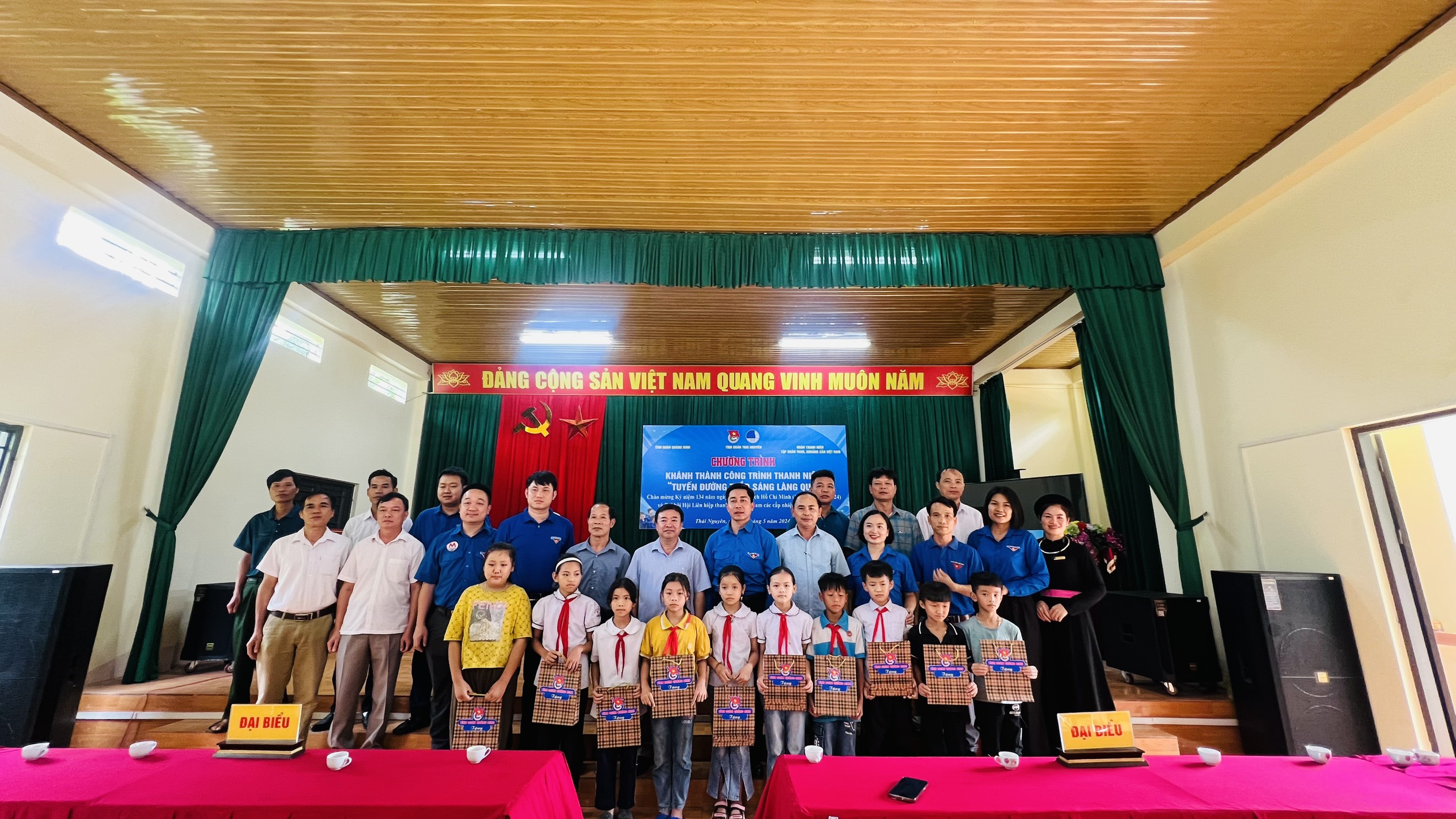Khánh thành công trình tuyến đường thắp sáng làng quê tại xã Phú Đình