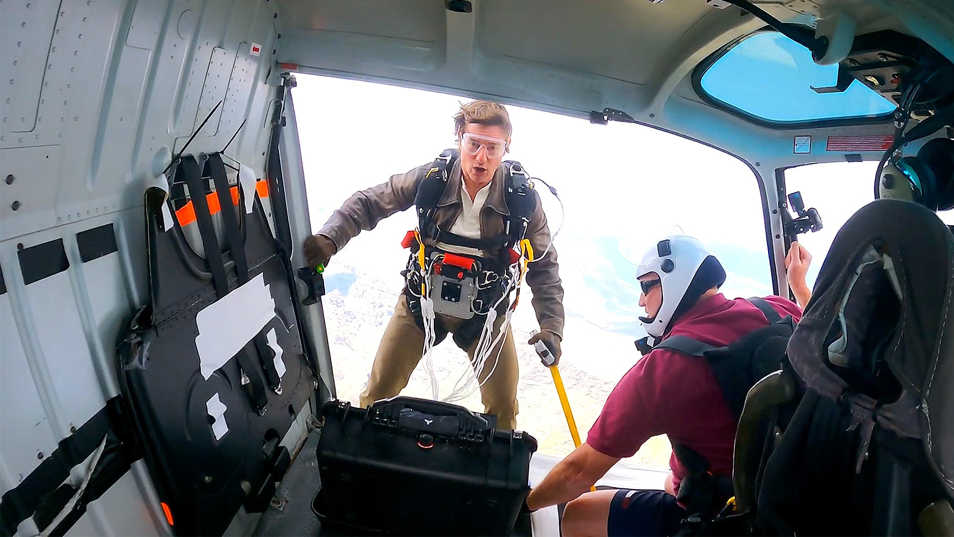 Tom Cruise nhảy ra khỏi máy bay tại Bắc Cực trong “Nhiệm vụ: Bất khả thi - Nghiệp báo cuối cùng”