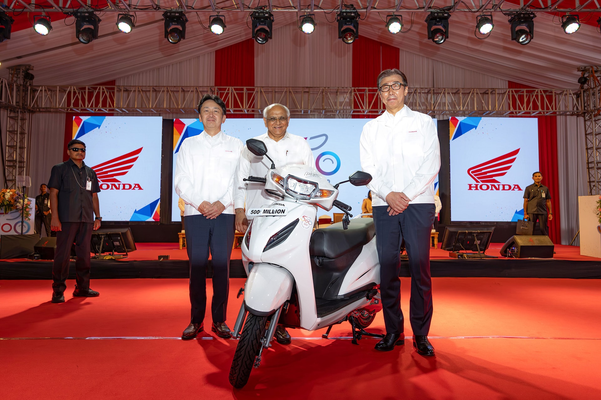 Chiếc xe máy thứ 500 triệu của Honda được xuất xưởng tại Ấn Độ. Ảnh: Hoàng Linh