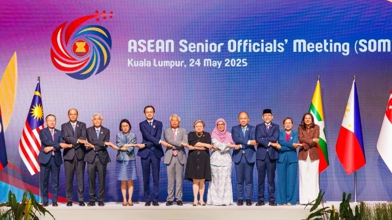 Chung tay xây dựng ASEAN thịnh vượng, hòa bình và thống nhất