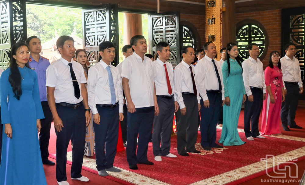 Biểu dương các tập thể, cá nhân tiêu biểu giai đoạn 2016-2025