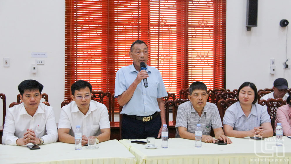 Đại diện xóm Phẩm 2, xã Dương Thành (Phú Bình) chia sẻ kinh nghiệm triển khai công tác bảo vệ môi trường tại khu dân cư.