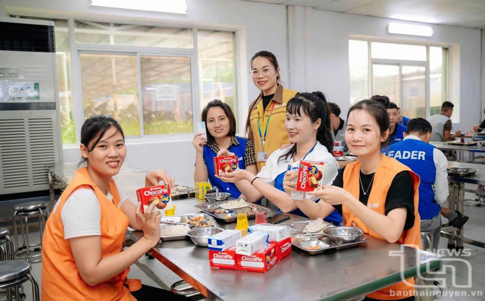 Ấm lòng người lao động từ 'Bữa cơm công đoàn'