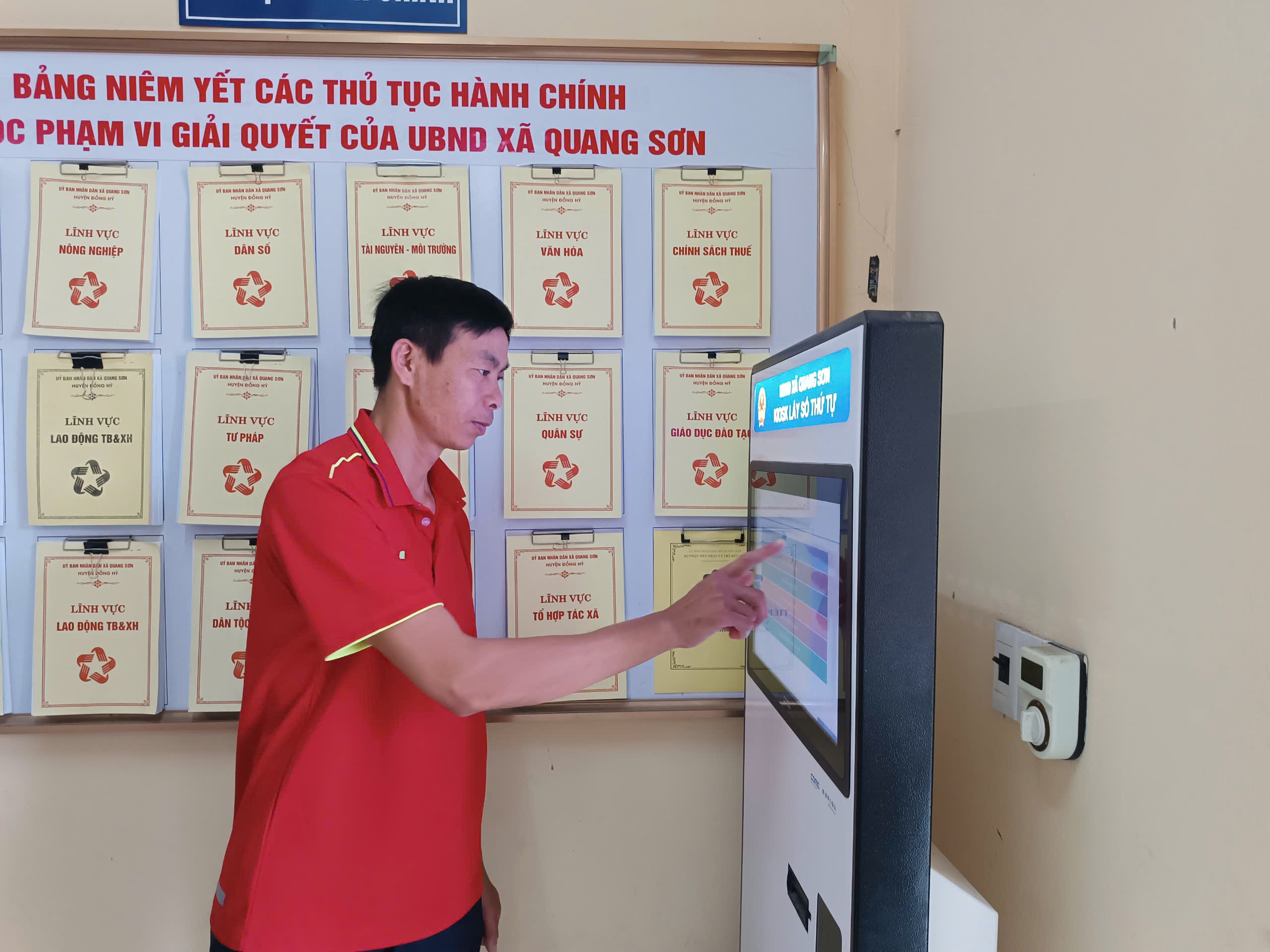 Xây dựng chính quyền thân thiện ở Quang Sơn