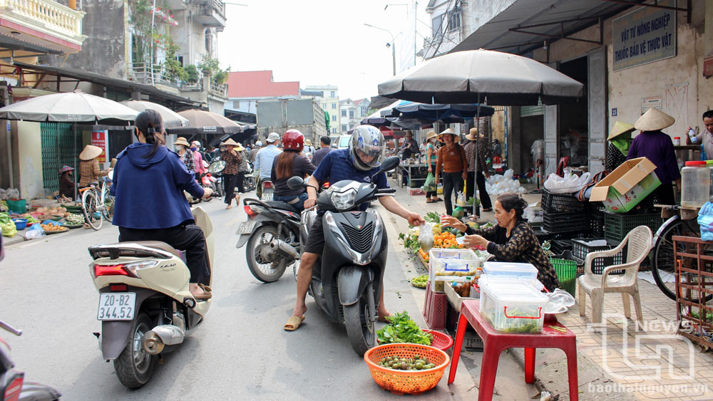 Lộn xộn khu vực chợ Thanh Xuyên