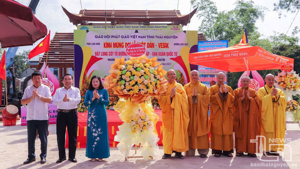 Lãnh đạo tỉnh chúc mừng Đại lễ Phật đản tại chùa Hương Ấp