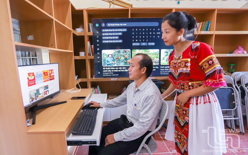 Internet giúp bà con người dân tộc Mông xóm Mỏ Chì, xã Cúc Đường, Võ Nhai, tiếp cận thông tin, mở ra cơ hội phát triển kinh tế, nâng cao đời sống.