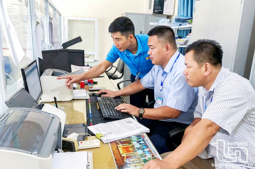 Tỉnh Thái Nguyên đặt mục tiêu đến năm 2025, 100% cán bộ, công chức, viên chức trong các cơ quan, đơn vị trên địa trên địa bàn tỉnh được học và ứng dụng nền tảng AI hỗ trợ công việc. Ảnh: Thu Hà