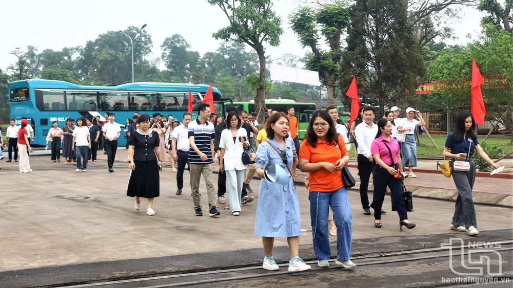 City tour - sản phẩm du lịch mới nơi 'đất thép - xứ trà'