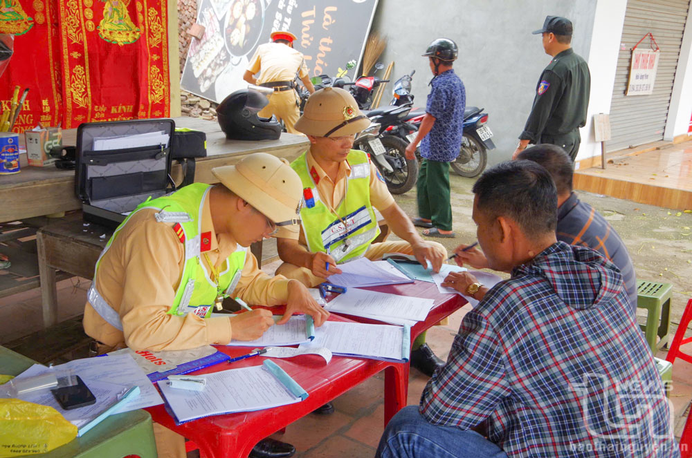 Lực lượng Cảnh sát giao thông tăng cường tuần tra, kiểm soát, xử lý nghiêm các hành vi vi phạm.