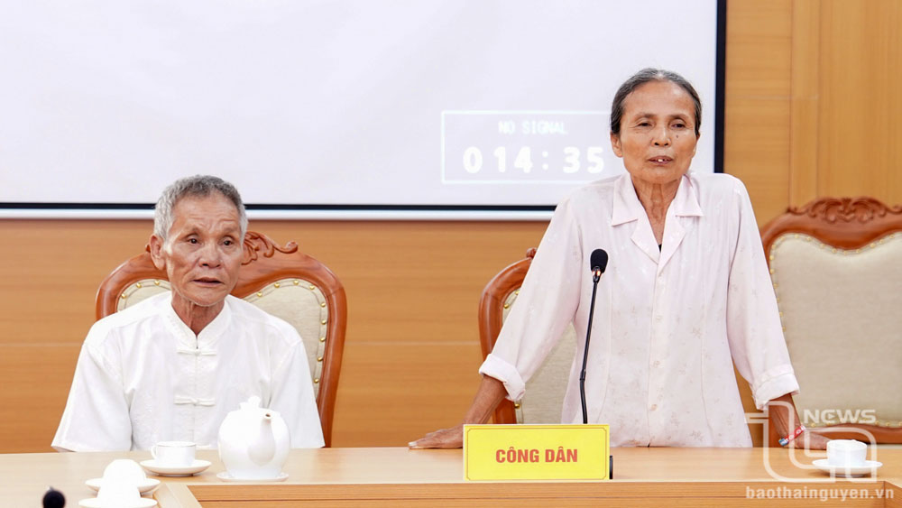 Công dân phát biểu tại buổi tiếp.