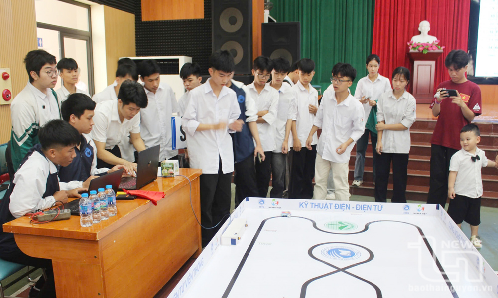 Trao giải 2 cuộc thi sáng tạo của học sinh THPT Thái Nguyên