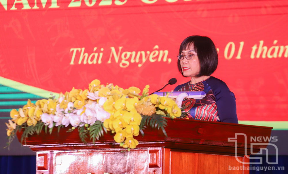 Đồng chí Đặng Hoàng Oanh, Thứ trưởng Bộ Tư pháp, thành viên Hội đồng tư vấn đặc xá năm 2025 phát biểu tại buổi lễ