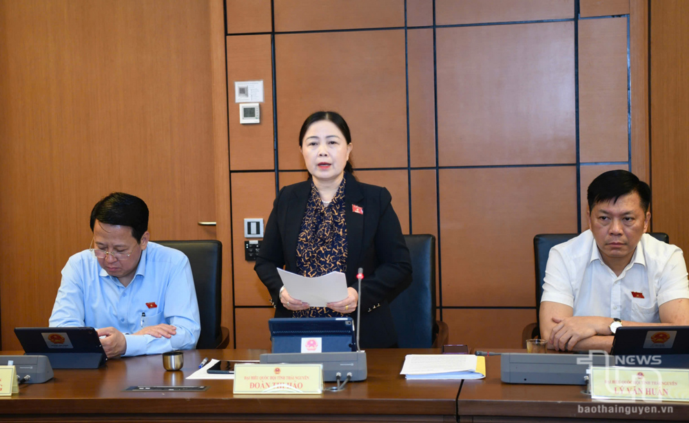 Đại biểu Quốc hội thảo luận tổ: Thống nhất cao chủ trương miễn, hỗ trợ học phí cho học sinh