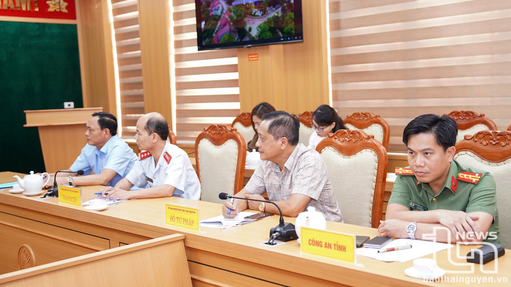 Các đại biểu dự buổi tiếp công dân.