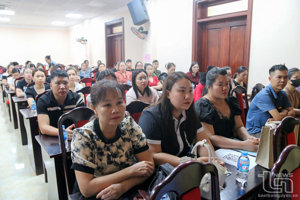 Tuyên truyền quy định của pháp luật trong kinh doanh sữa, thuốc