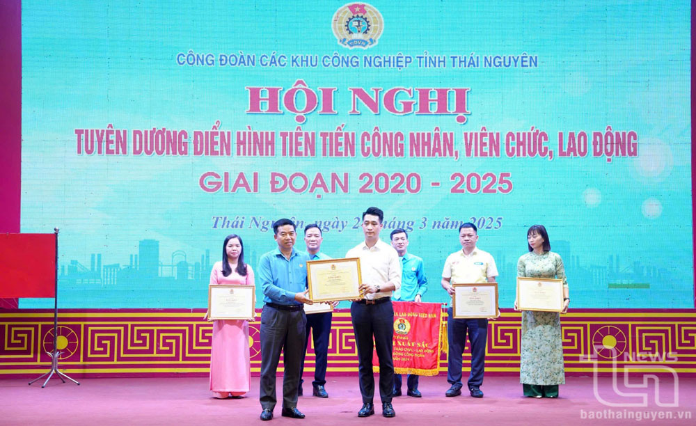 Người 'thắp lửa' trong trái tim công nhân