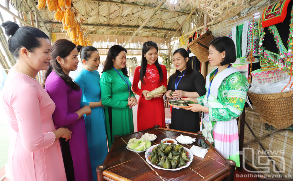 Sản phẩm bánh gio của đồng bào dân tộc huyện Phú Lương được nhiều người tiêu dùng ưa chuộng.