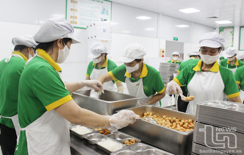 Khi bữa trưa học đường được giám sát từ bếp đến bàn