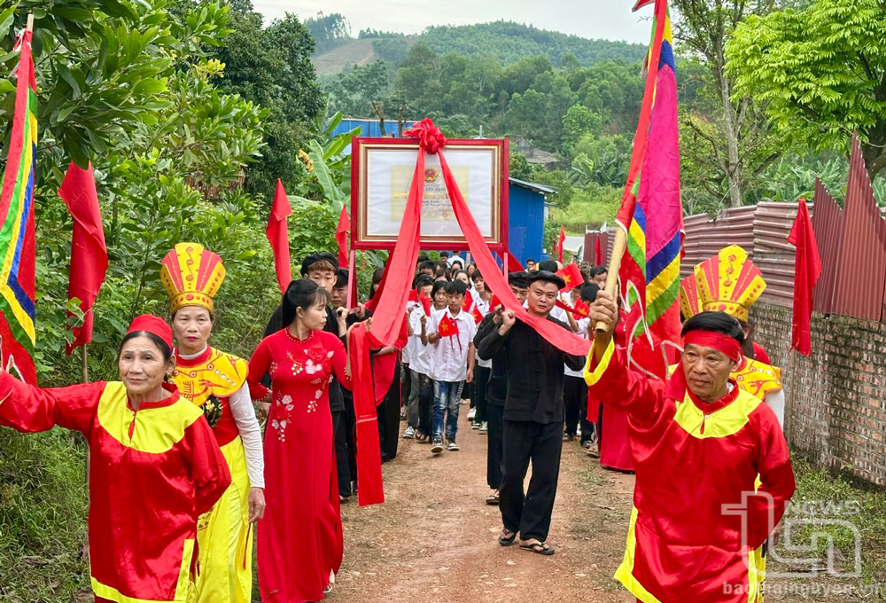 Đón nhận Bằng xếp hạng di tích đình Trên