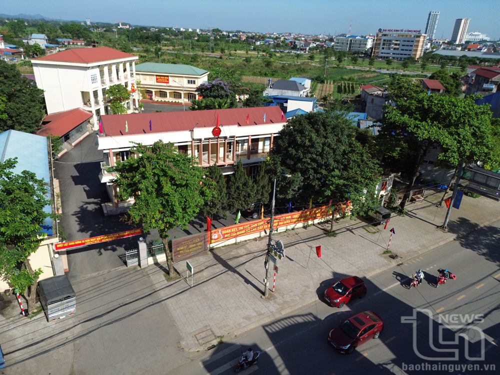 Phường Linh Sơn được thành lập trên cơ sở nhập 5 phường, xã: Chùa Hang, Cao Ngạn, Đồng Bẩm, Linh Sơn, Huống Thượng; có diện tích 39,28km², quy mô dân số 46.333 người; trung tâm hành chính đặt tại phường Đồng Bẩm hiện nay.